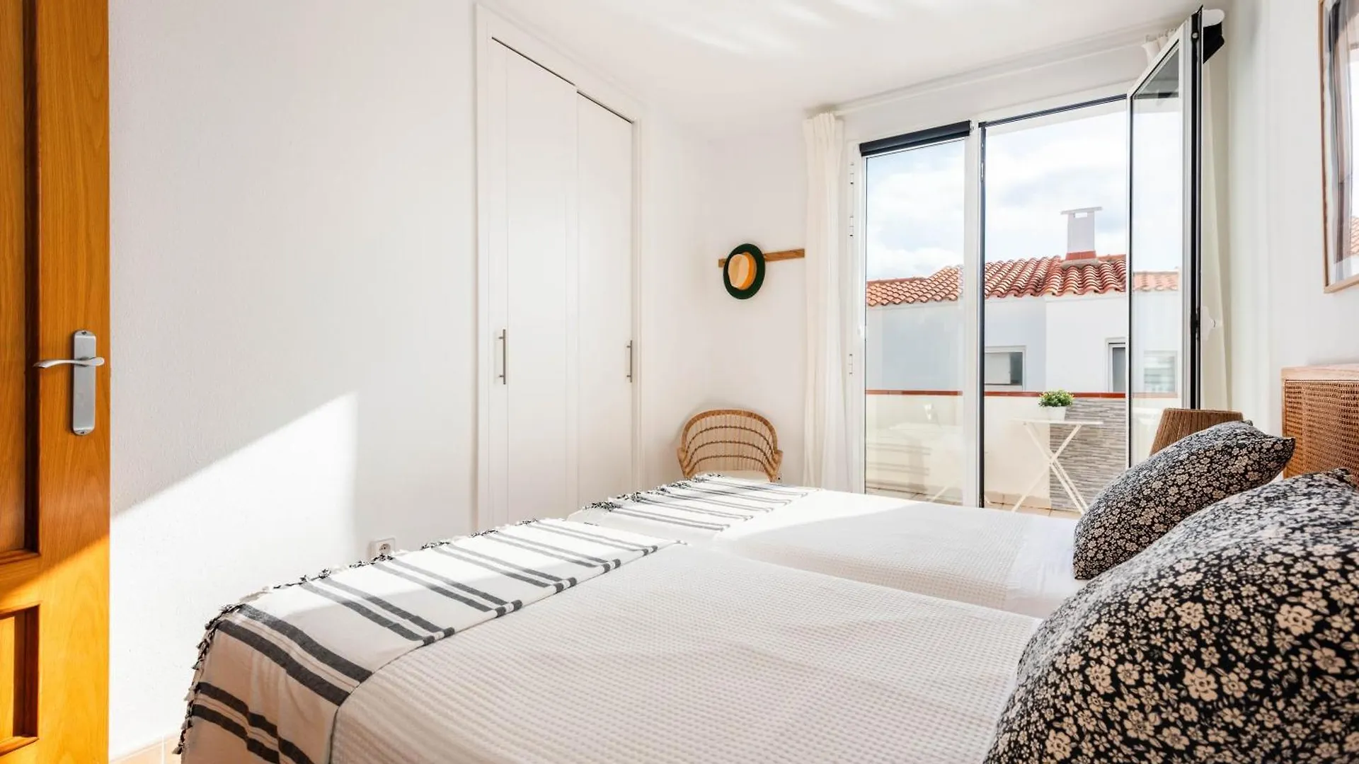 3 Bedroom Villa, 300M To Arenal D'En Castell Beach Punta Grossa