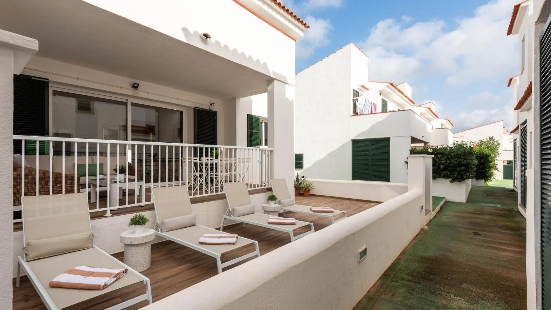3 Bedroom Villa, 300M To Arenal D'En Castell Beach Punta Grossa Španělsko